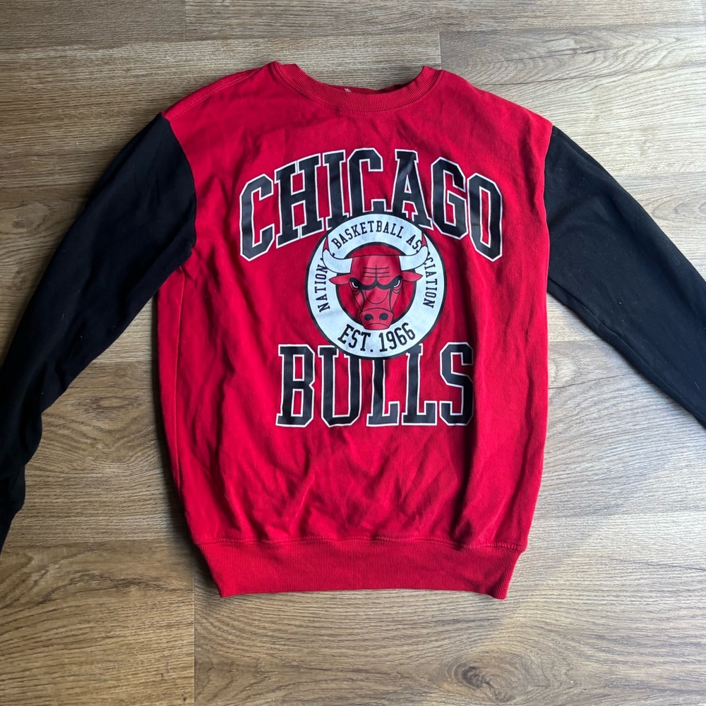 NBA Chicago Bulls Red and Black Women's Sweater size XS